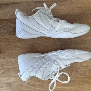 Like new white Cadidl sneakers, size 39